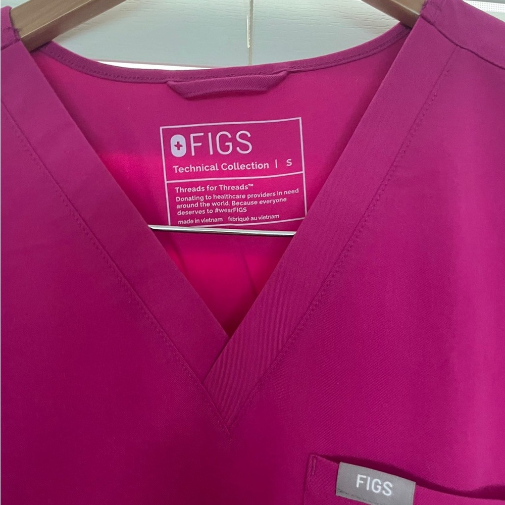 Figs Catarina Scrub Top, Raspberry - Picture 2 of 3